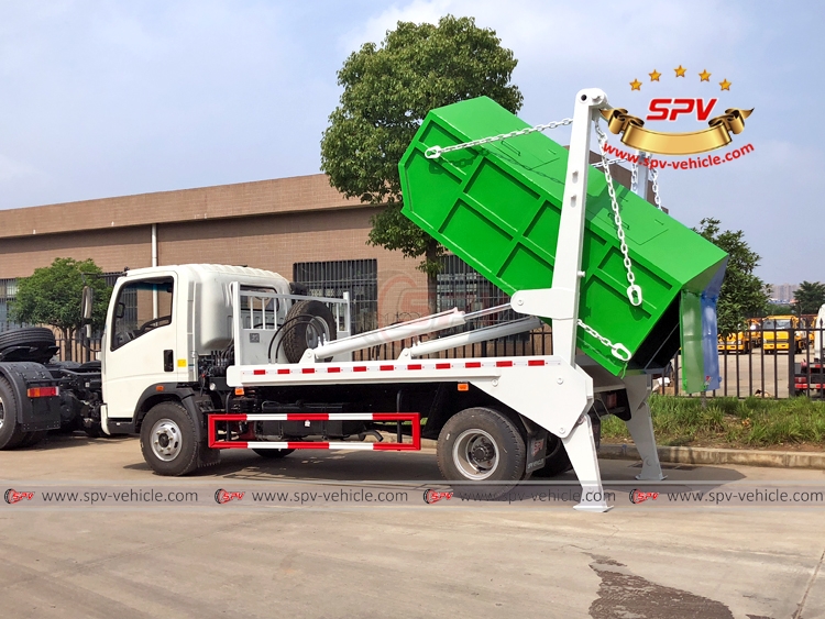 Swing Arm Garbage Truck Sinotruk HOWO - Testing 03